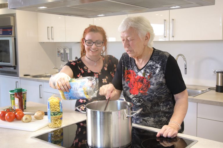 diakonie_stiftung_salem_minden_karriere_ehrenamt_kochen