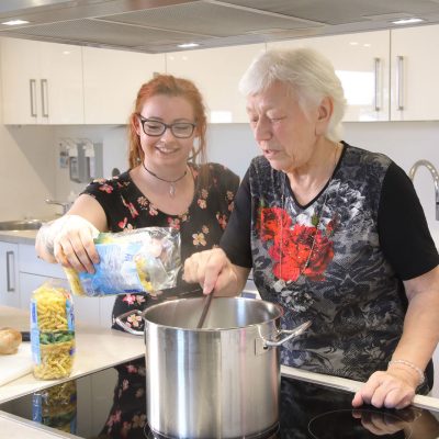 diakonie_stiftung_salem_minden_karriere_ehrenamt_kochen